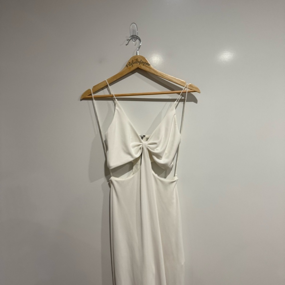 Alice + Olivia Havana Cutout Maxi Dress in White - Picture 7 of 13